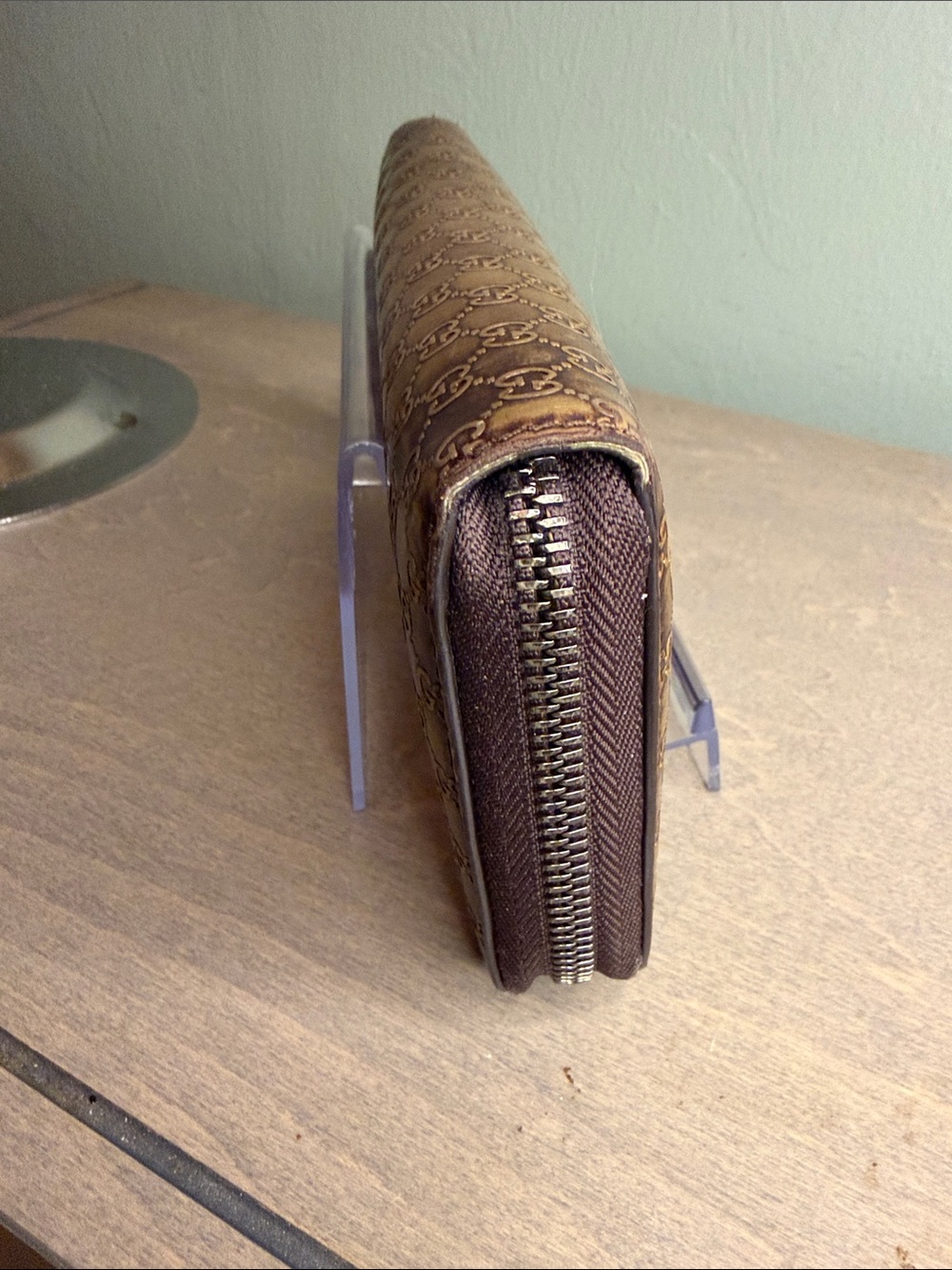 Gucci Microguccissima Zip Around Wallet in Unique Metallic Gold to Bronze - Picture 6 of 11